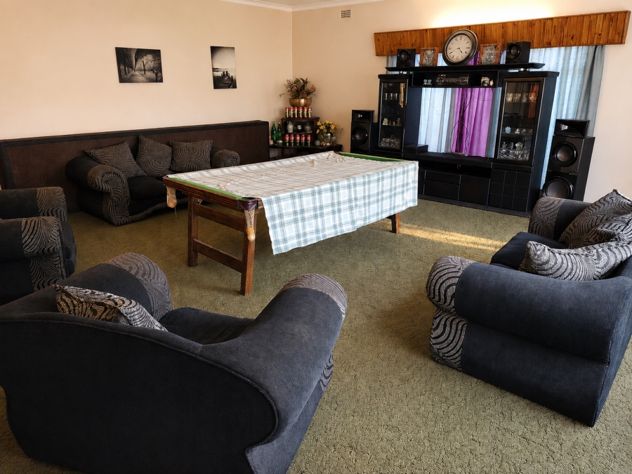 To Let 4 Bedroom Property for Rent in Oos Einde North West